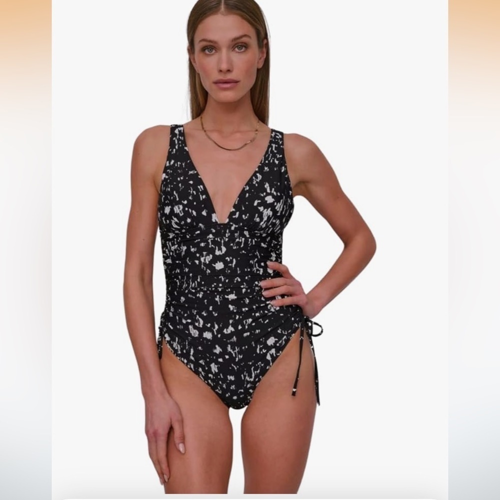 DKNY Shirred Side-Tie One Piece Swimsuit With Tummy Control S. 531 /3-10